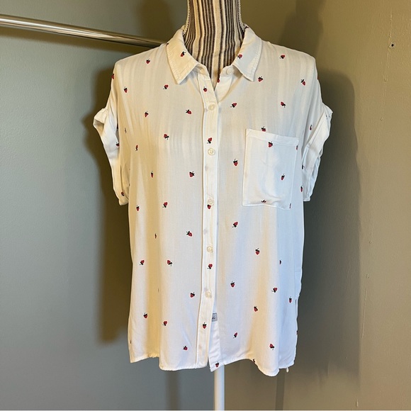 Rails Tops - Rails Women’s Short Sleeve Whitney Strawberry Fields Button Up Blouse Top M